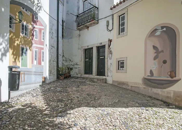 Local In Alfama! Deolinda Home, Amazing View 리스본