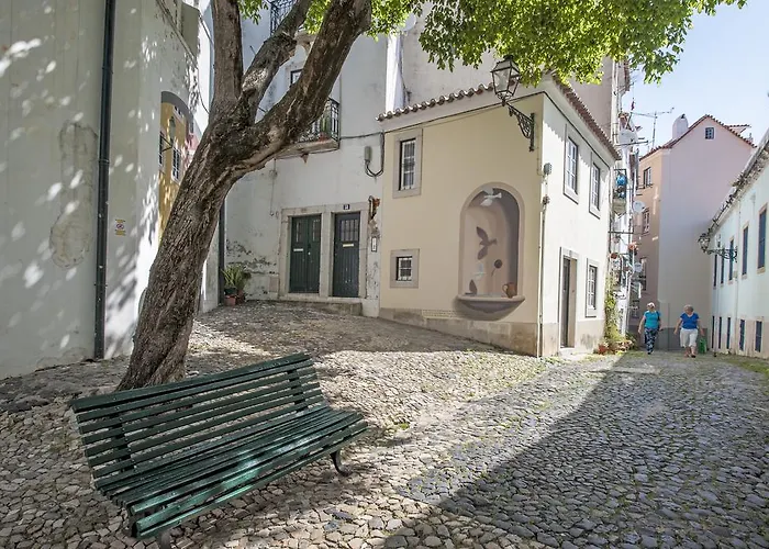 Local In Alfama! Deolinda Home, Amazing View بيت للعطل *